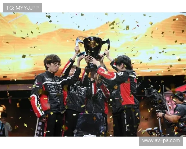 EDG首次夺冠背后的经典对决与英雄联盟赛季传奇时刻回顾